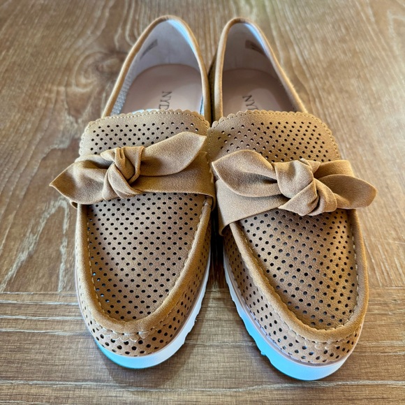 NEW camel colored NYDJ Okoa bow loafers 8.5M - Picture 6 of 12